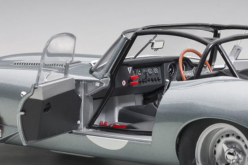 Jaguar E-Type Lightweight silver 1:18 AUTOart
