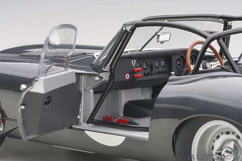 Jaguar E-Type Lightweight dark grey 1:18 AUTOart
