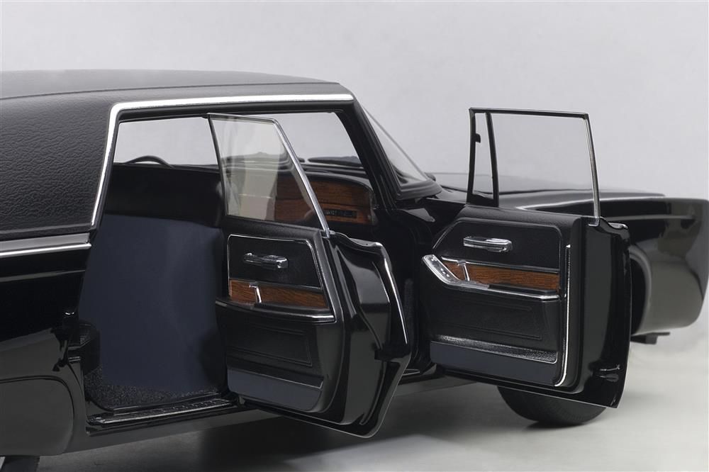 Chrysler Imperial 1966 "Black Beauty" Green Hornet 2011 black 1:18 AUTOart