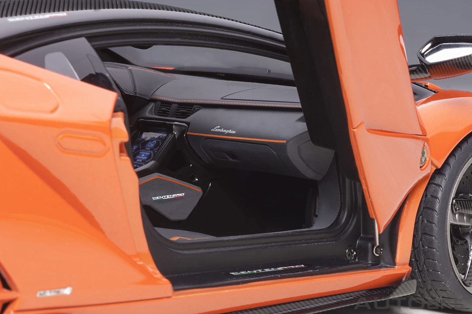 Lamborghini Centenario 2016 pearl orange 1:18 AUTOart