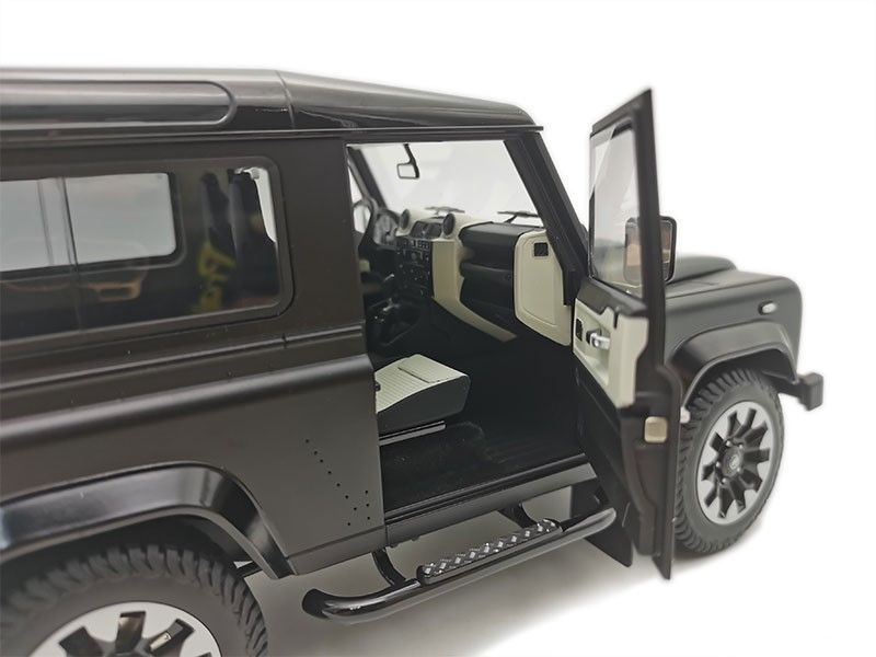 Land Rover Defender D90 V8 2018 matt black1:18 LCD Model