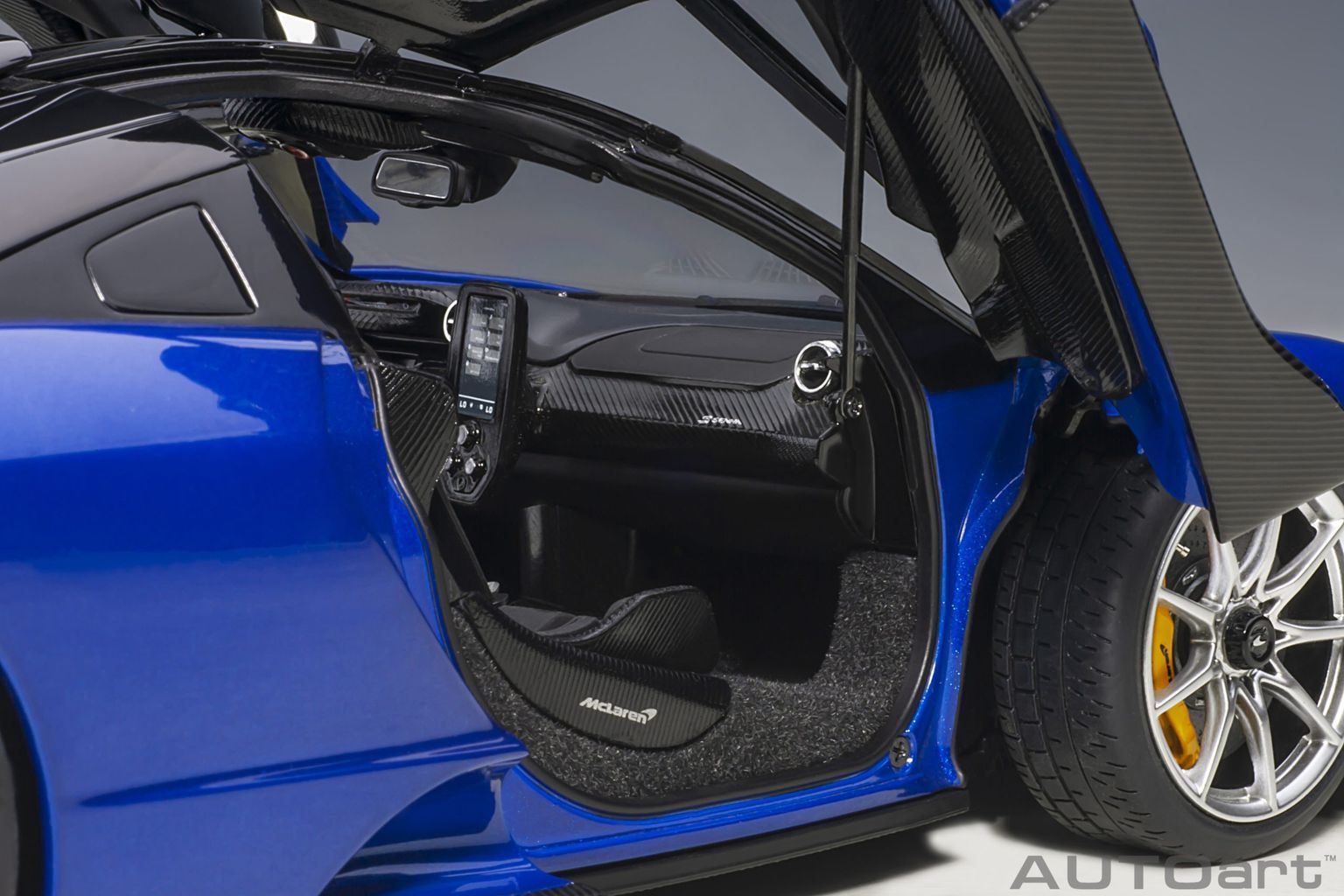 McLaren Senna 2018 trophy kyanos/blue 1:18 AUTOart
