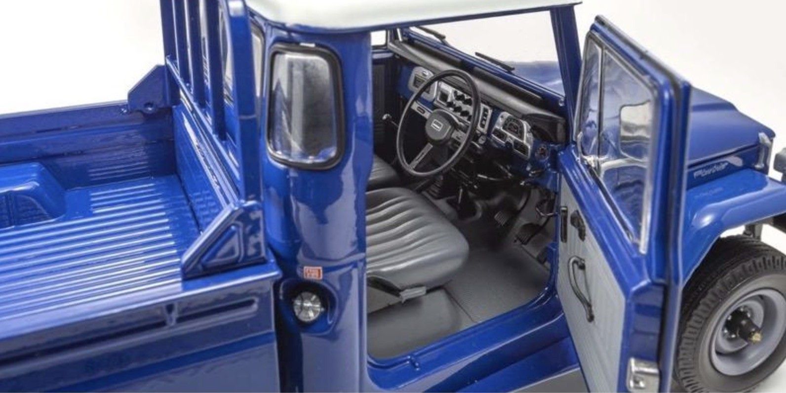Toyota Land Cruiser 40 Pick-Up blue 1:18 Kyosho