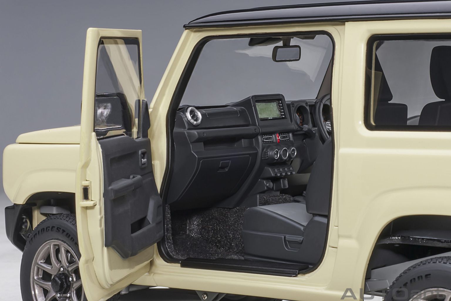 Suzuki Jimny JB64 RHD 2018 ivory metallic/black roof 1:18 AUTOart