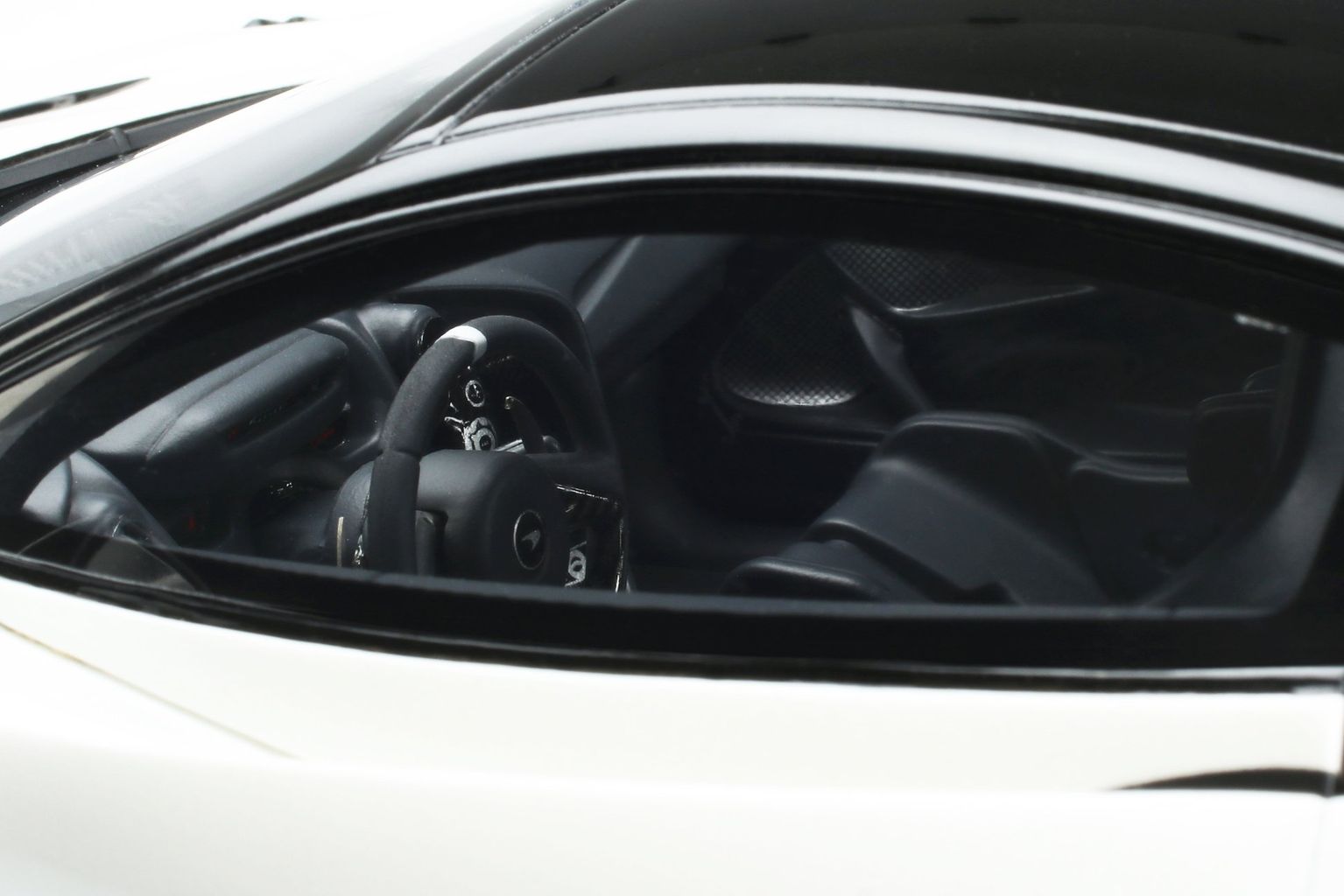 McLaren 765 LT 2020 Silica White 1:18 GT Spirit