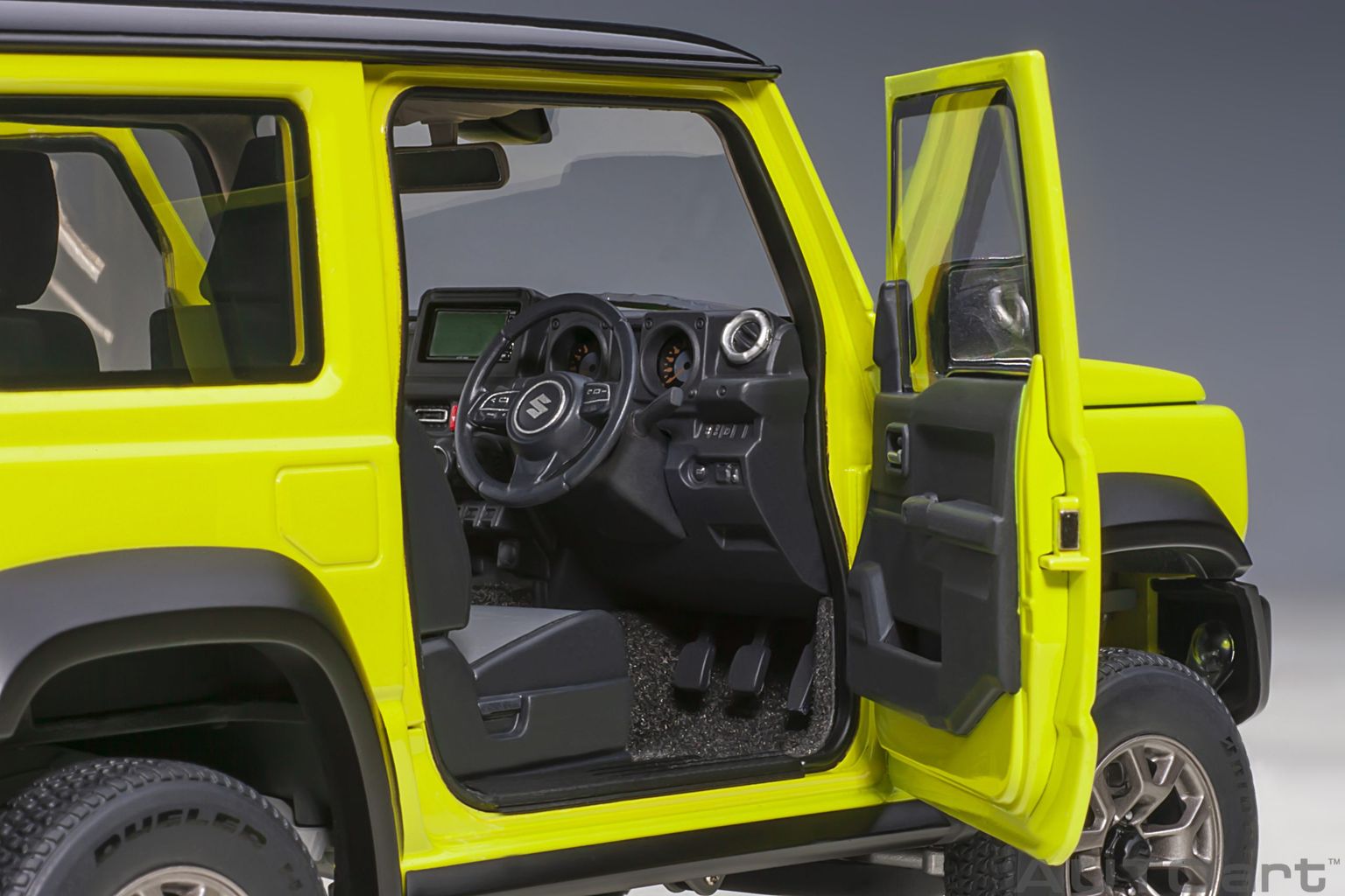 Suzuki Jimny SIERRA 2018 kinetic yellow/black roof 1:18 AUTOart