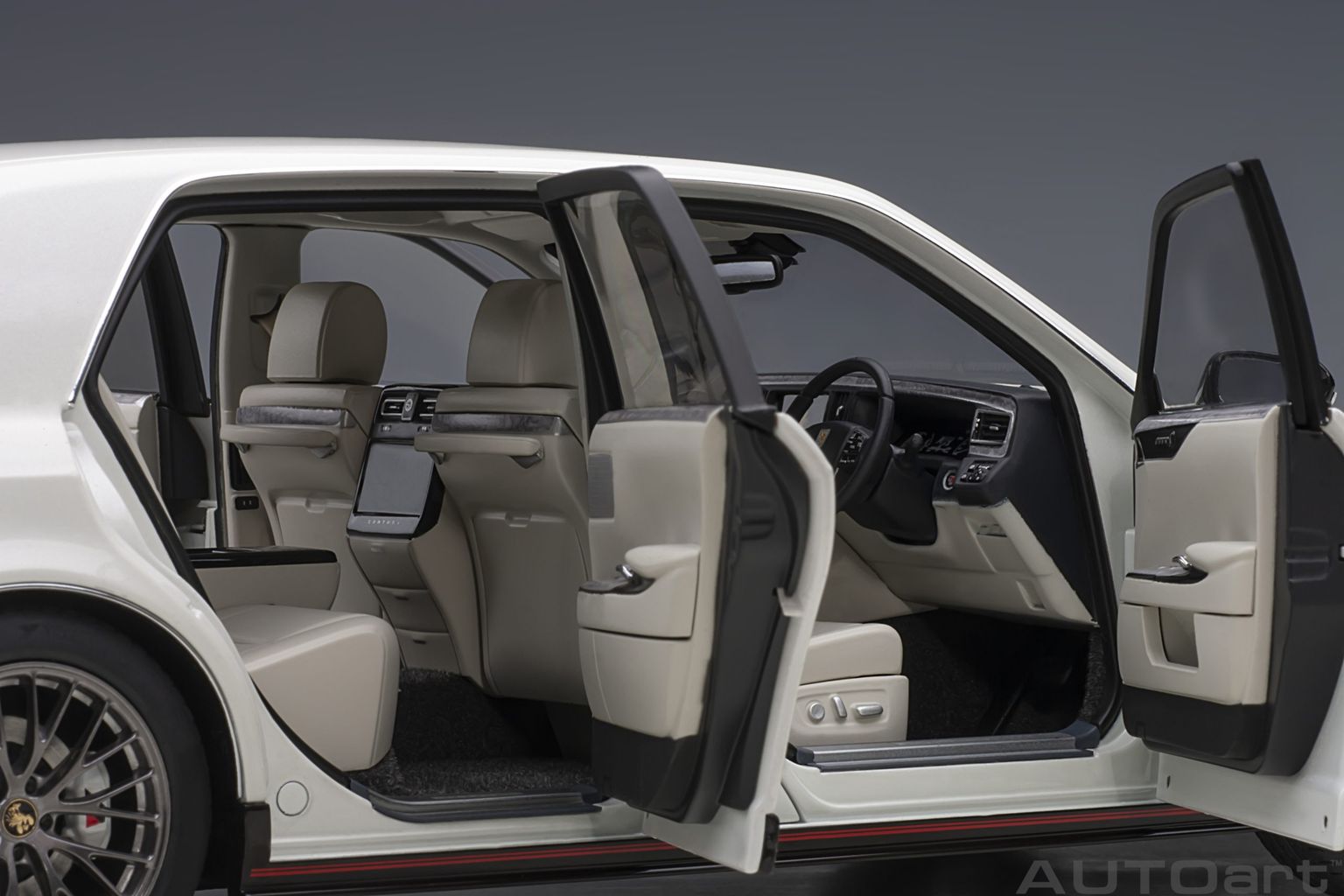 Toyota Century GRMN 2019 pearl white 1:18 AUTOart