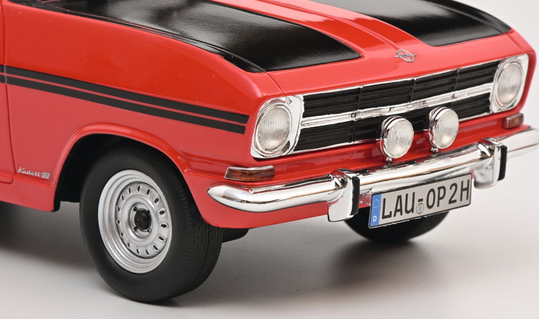 Opel Kadett Rallye Coupé red 1:18 Schuco