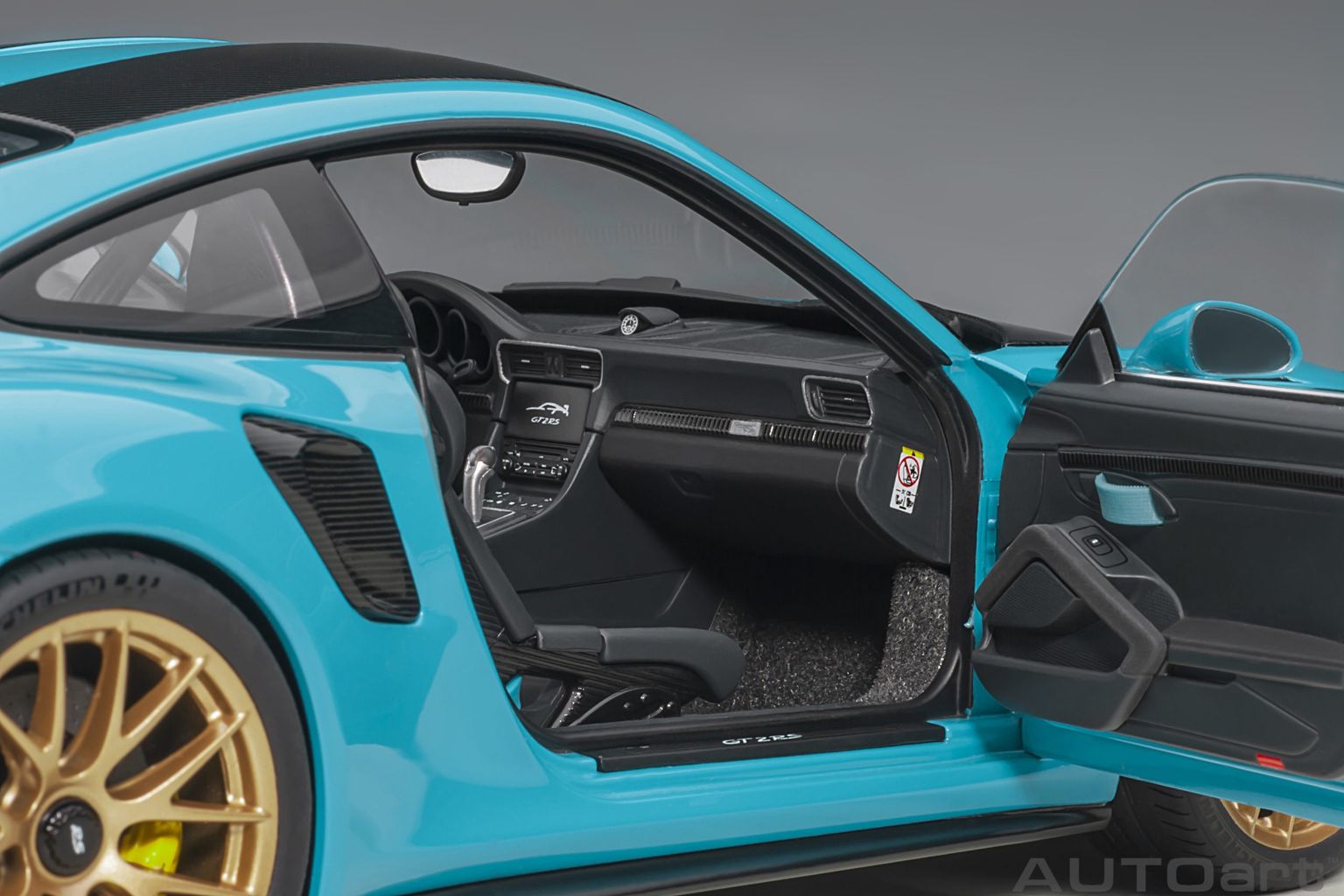 Porsche 911 GT2RS 2017 Weissach Package Miami blue 1:18 AUTOart