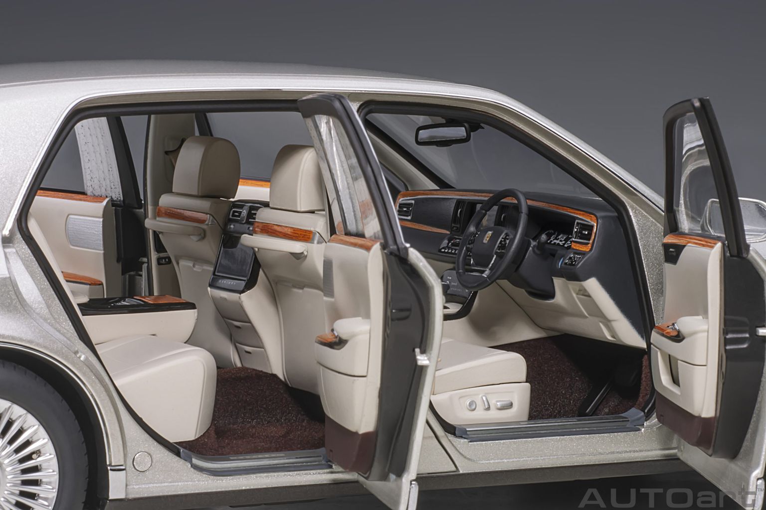 Toyota Century Special Edition with Curtain 2019 silver 1:18 AUTOart