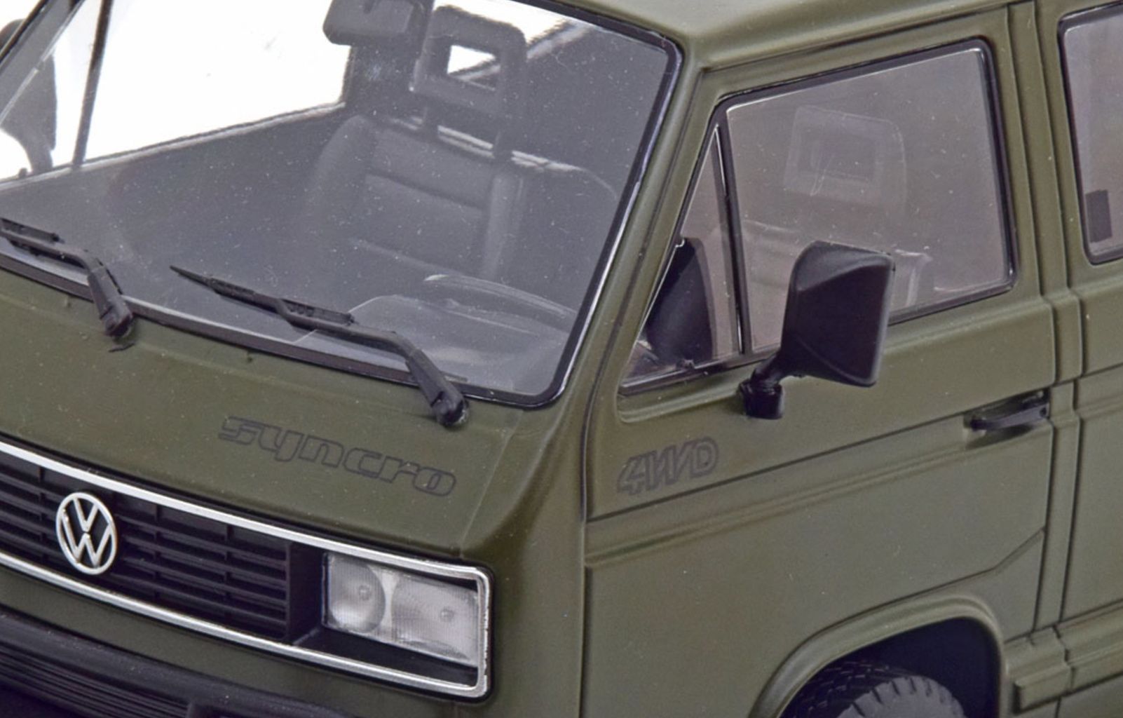 Volkswagen T3 Minibus SYNCRO 1987 matt green 1:18 KK Scale