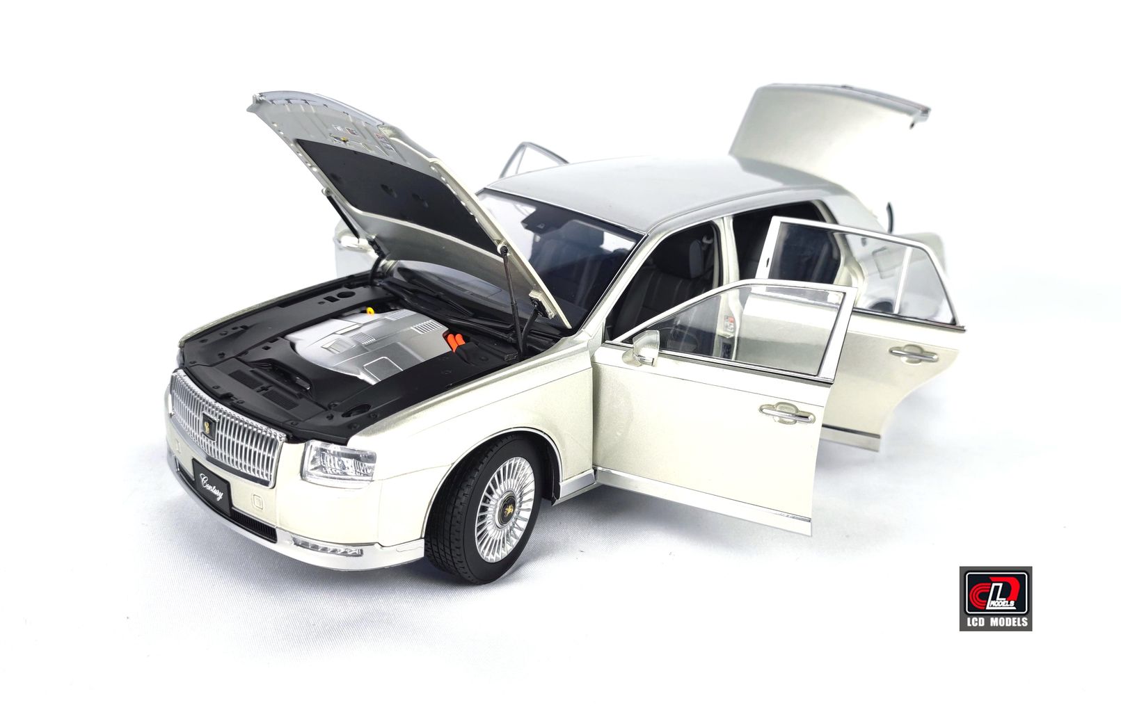 Toyota Century 2022 silver 1:18 LCD Model