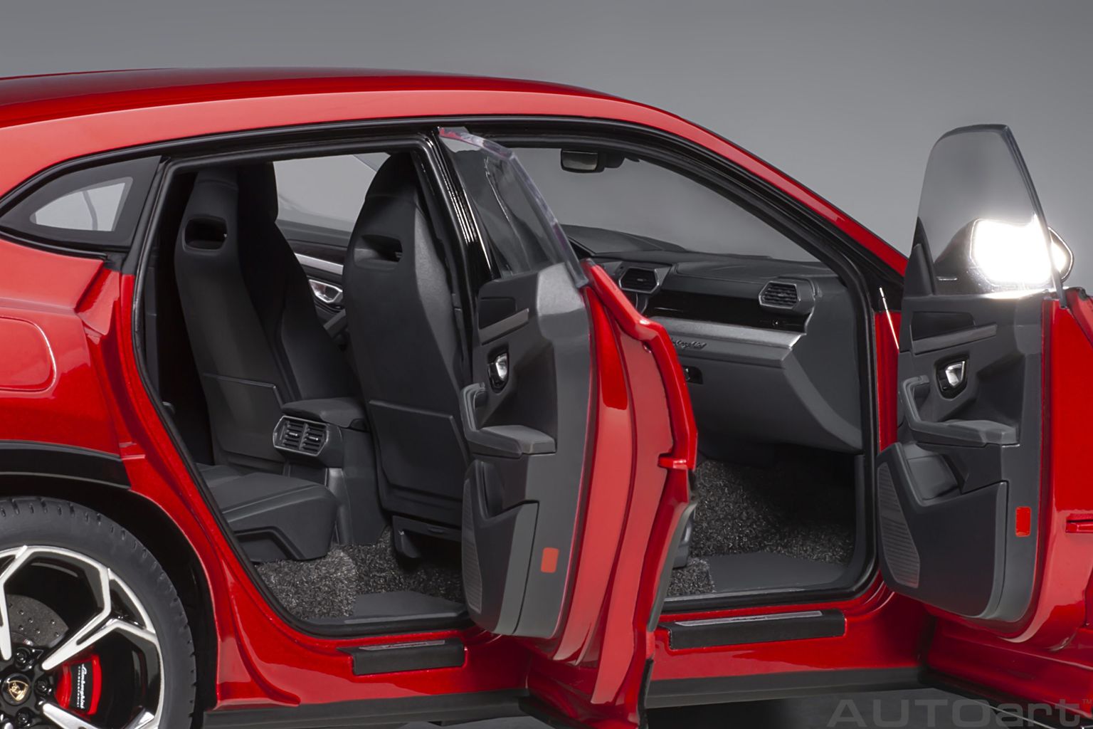Lamborghini Urus 2018 pearl red 1:18 AUTOart