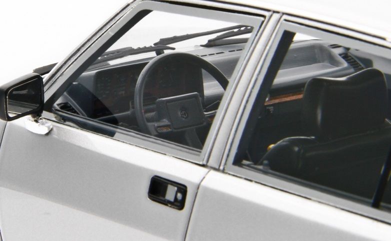 Alfa Romeo 6 2.5 1979 silver 1:18 Laudoracing Model