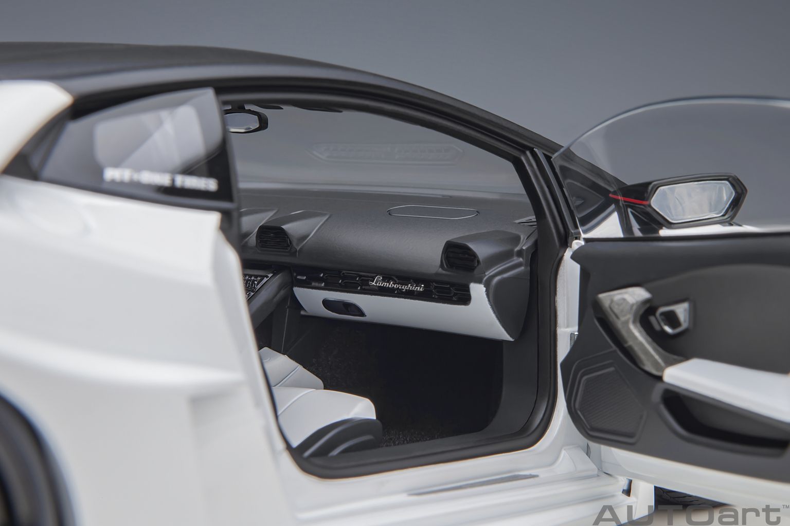 Lamborghini Huracan GT Liberty Walk LB Silhouette Works 2019 white 1:18 AUTOart