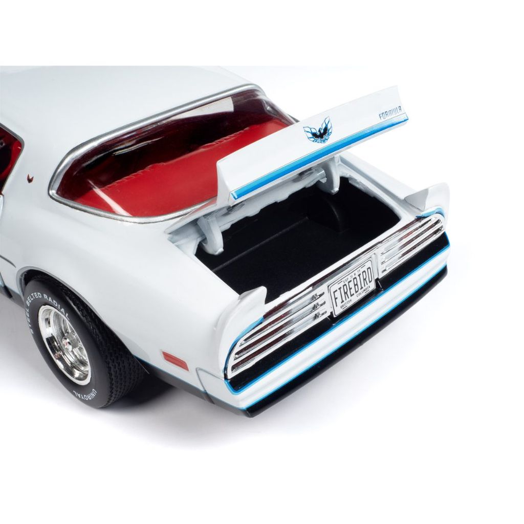 Pontiac Firebird Formula 1977 cameo white 1:18 Auto World