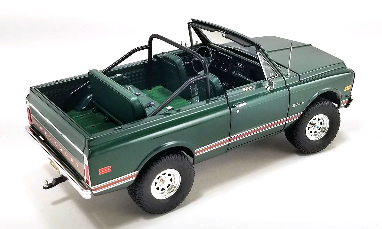 Chevrolet K5 Blazer All New 33inch Tires & Wagon Wheels 1970 green 1:18 Acme Diecast