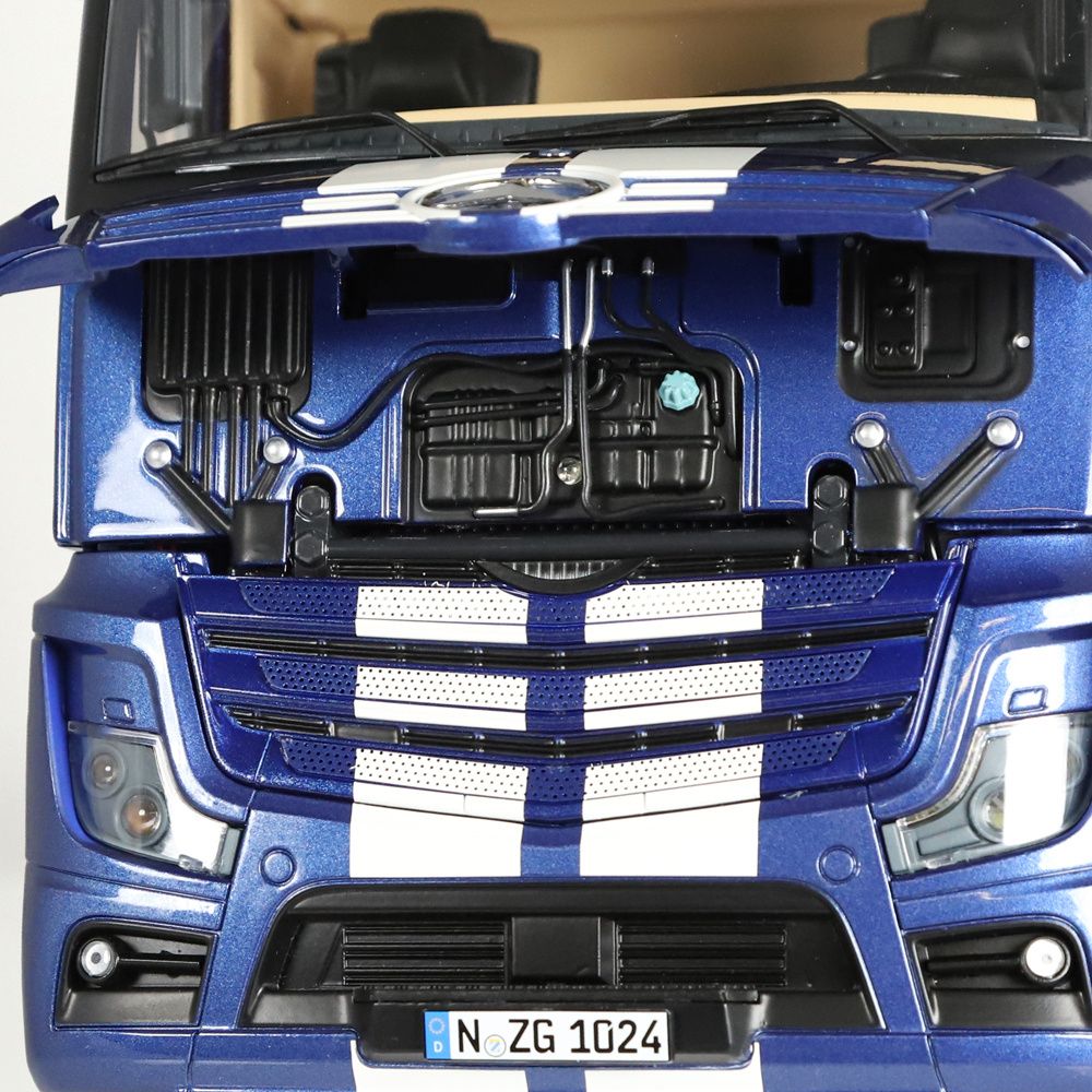 Mercedes-Benz Actros 4x2 GigaSpace blue with stripes 1:18 NZG