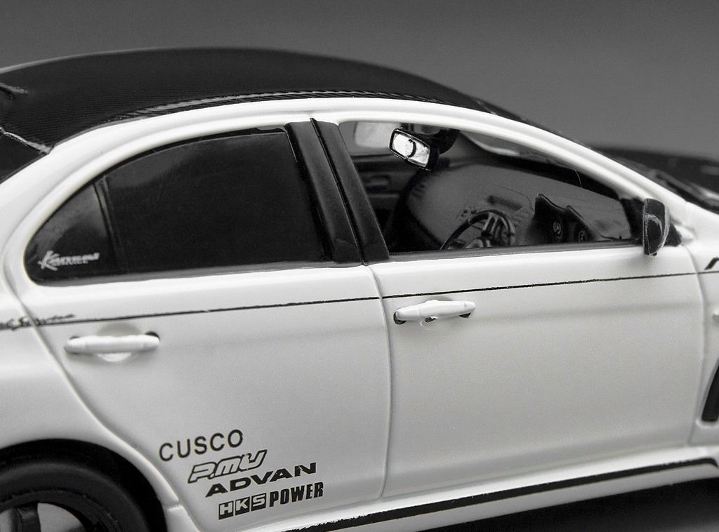 Mitsubishi Lancer Evolution X white metallic 1:43 Vitesse