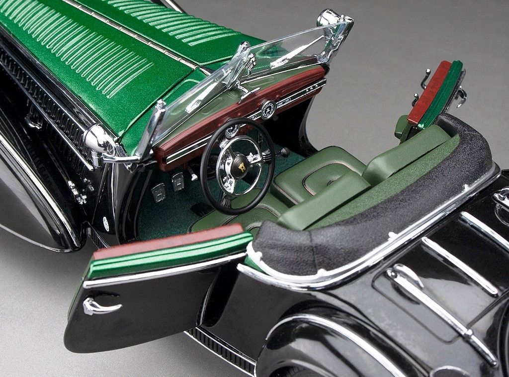 Horch 855 Special Roadster 1939 black/dark green 1:18 Sun Star