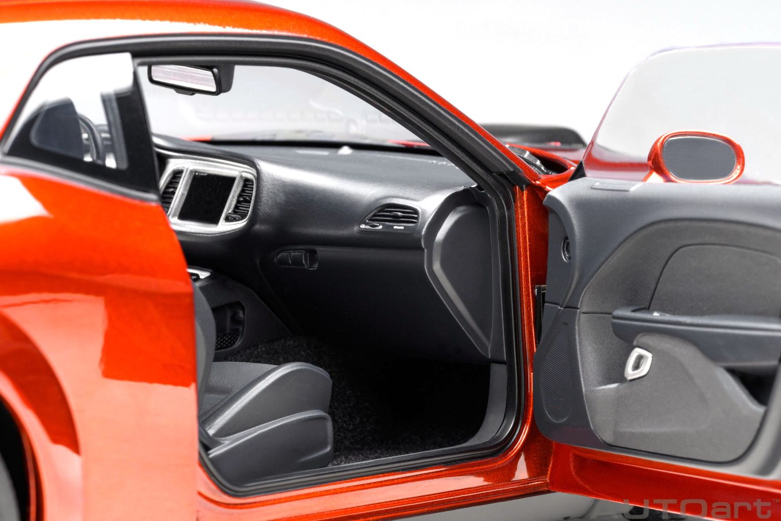 Dodge Challenger R/T Scat Pack Shaker Widebody 2022 sinamon stick 1:18 AUTOart 