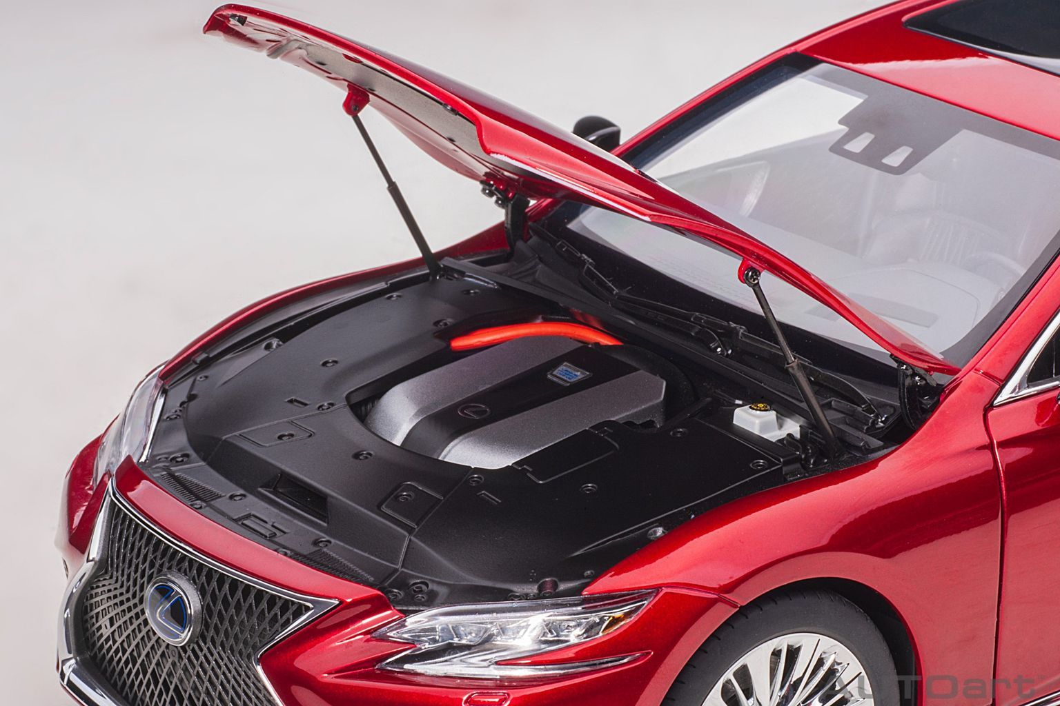 Lexus LS 500h Morello red metallic 1:18 AUTOart