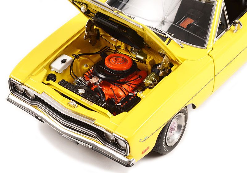 Plymouth Road Runner *Season 8 - Roadrunner With A Twist* Graveyard Carz 1970 yellow 1:18 G.M.P