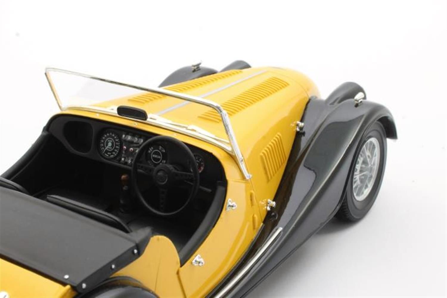 Morgan Plus 8 Eight Spider Open 1970 yellow/black 1:18 Cult Scale Models