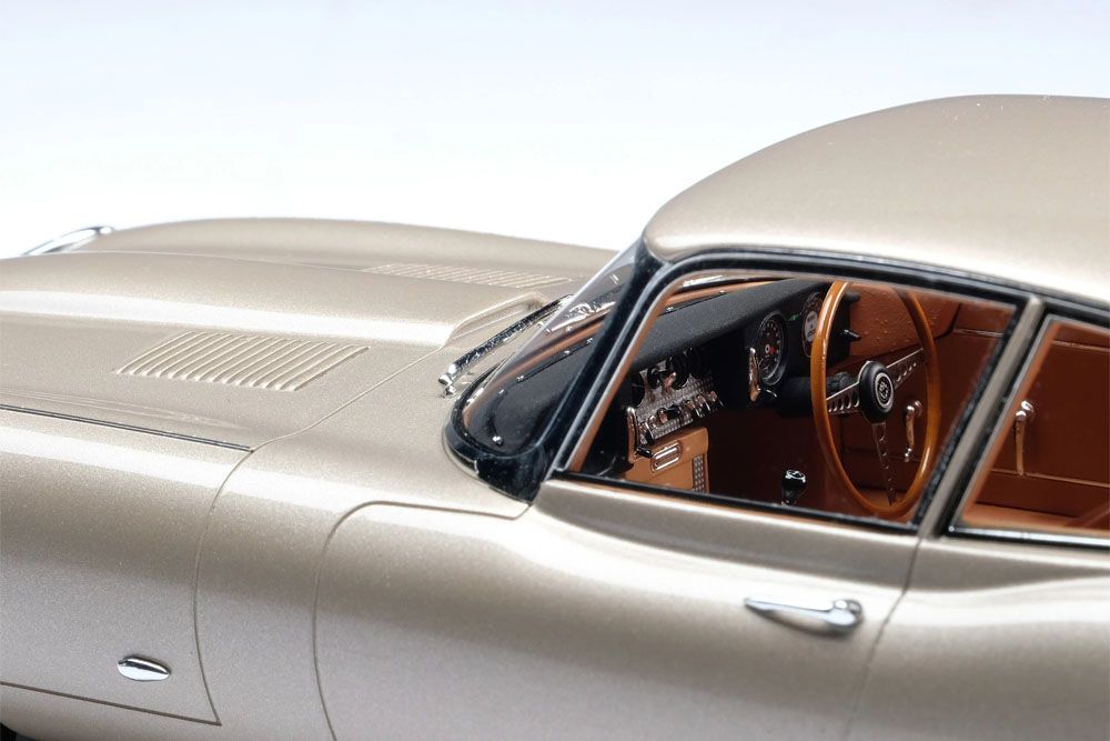 Jaguar E-Type Coupe 1961 bronze 1:18 Amalgam
