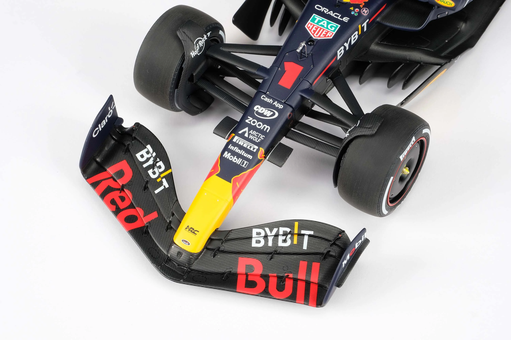 Oracle Red Bull Racing RB19 #1 M.Verstappen Season 2023 1:18 Amalgam