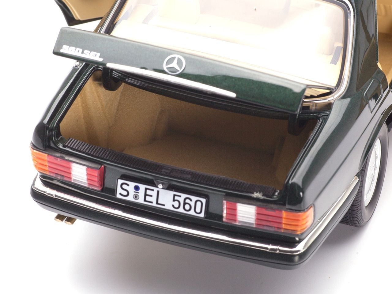 Mercedes-Benz 560 SEL (V126) green 1:18 Norev
