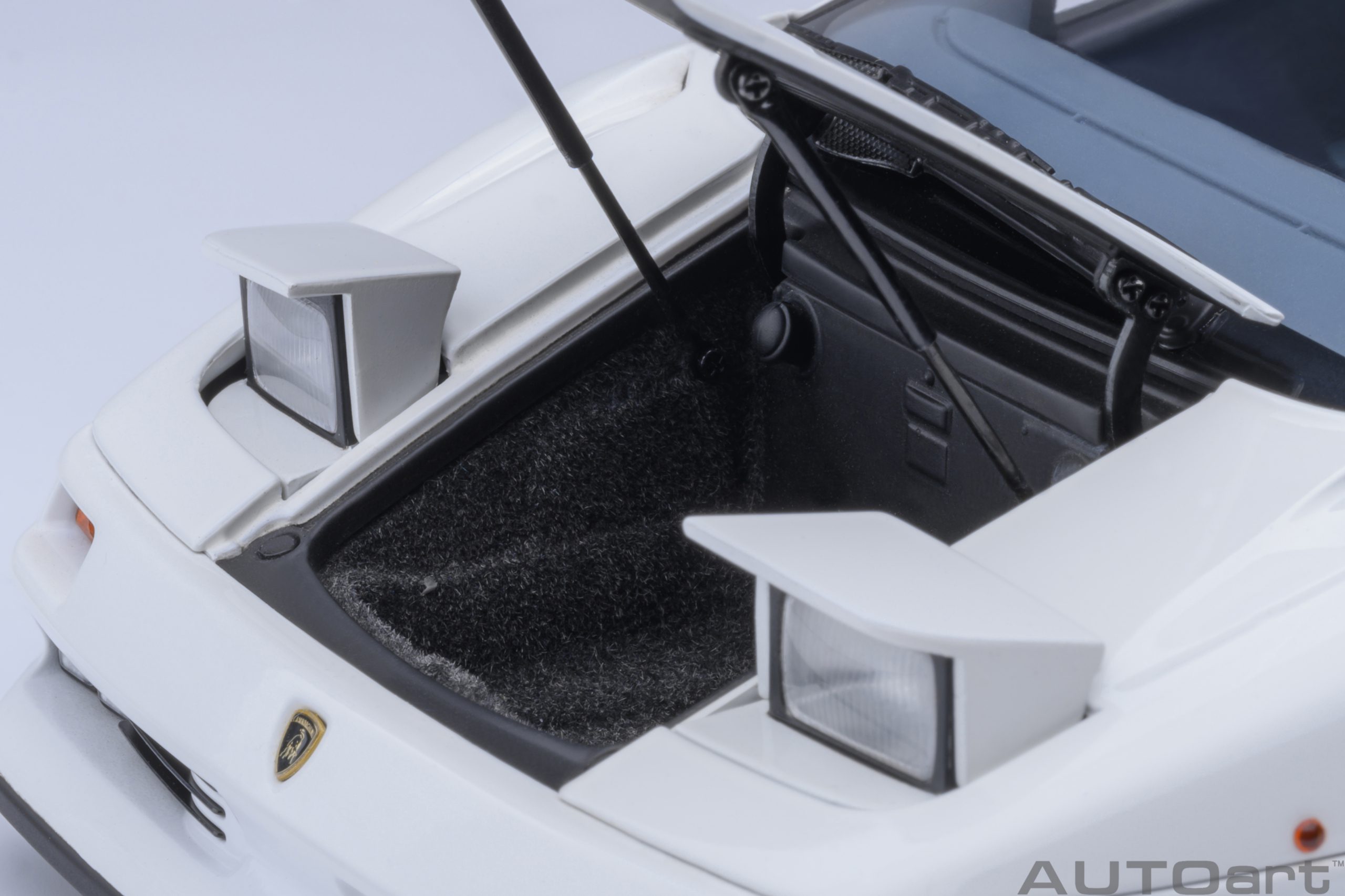 Lamborghini Diablo SE30 JOTA 1995 impact white 1:18 AUTOart