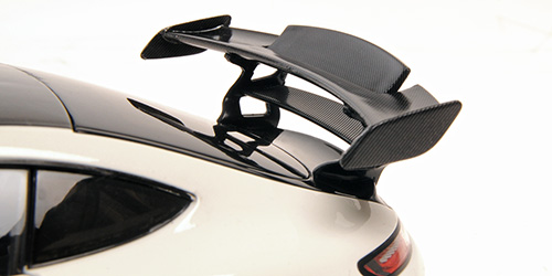 Mercedes-AMG GT Black Series 2021 white metallic 1:18 Minichamps 