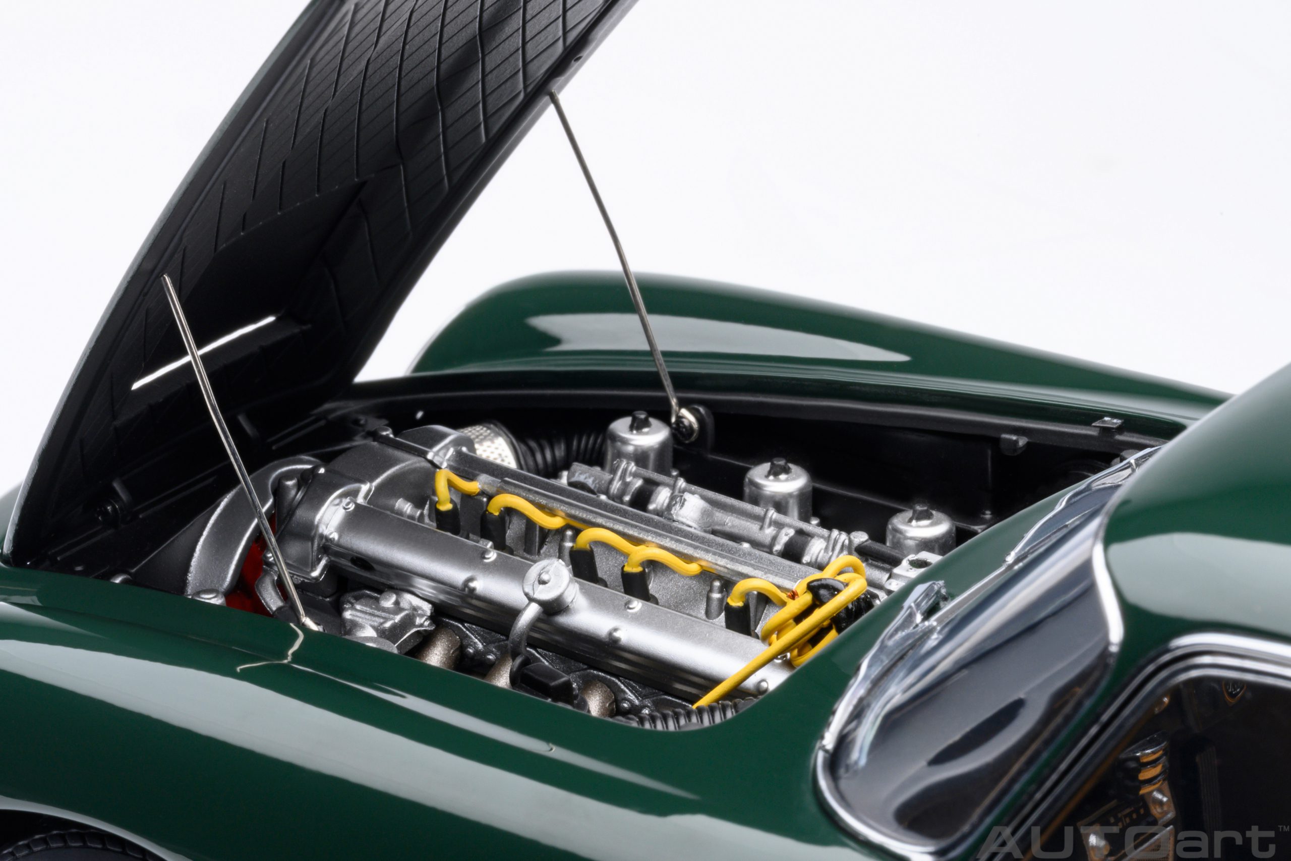 Aston Martin DB5 British Racing Green 1:18 AUTOart