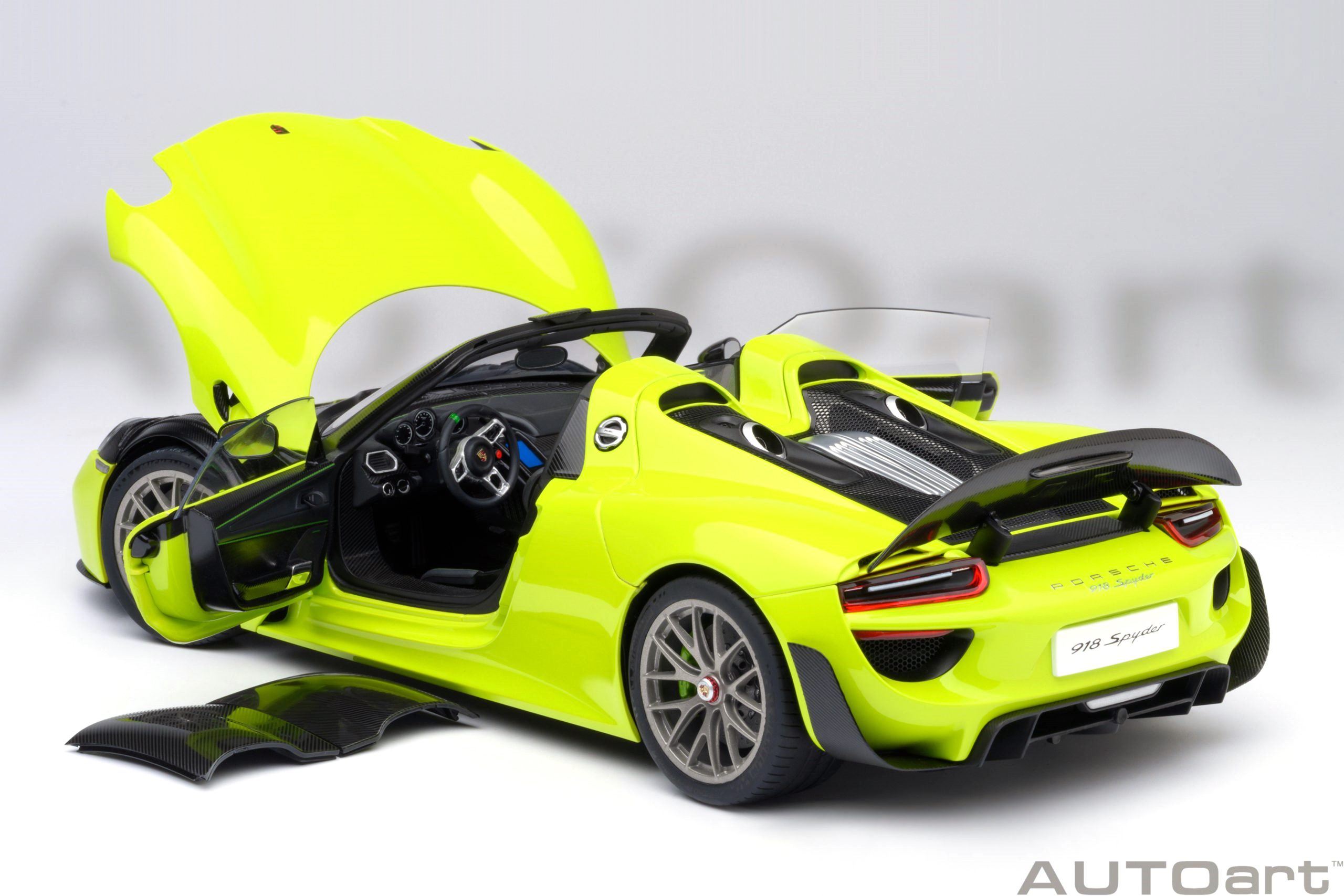 Porsche 918 Spyder Weissach Package Acid Green 1:18 AUTOart