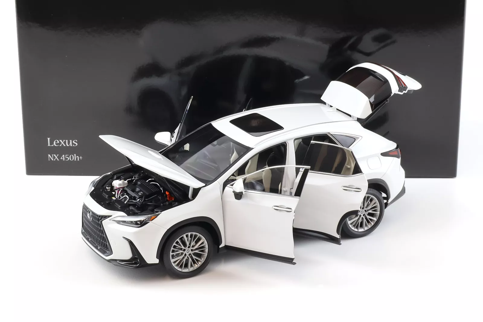 Lexus NX 450h 2022 white 1:18 Kyosho