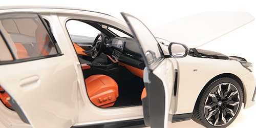 BMW i5 2023 white metallic 1:18 Minichamps 