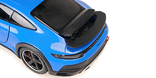 Porsche 911 Dakar 2022 blue 1:18 Minichamps