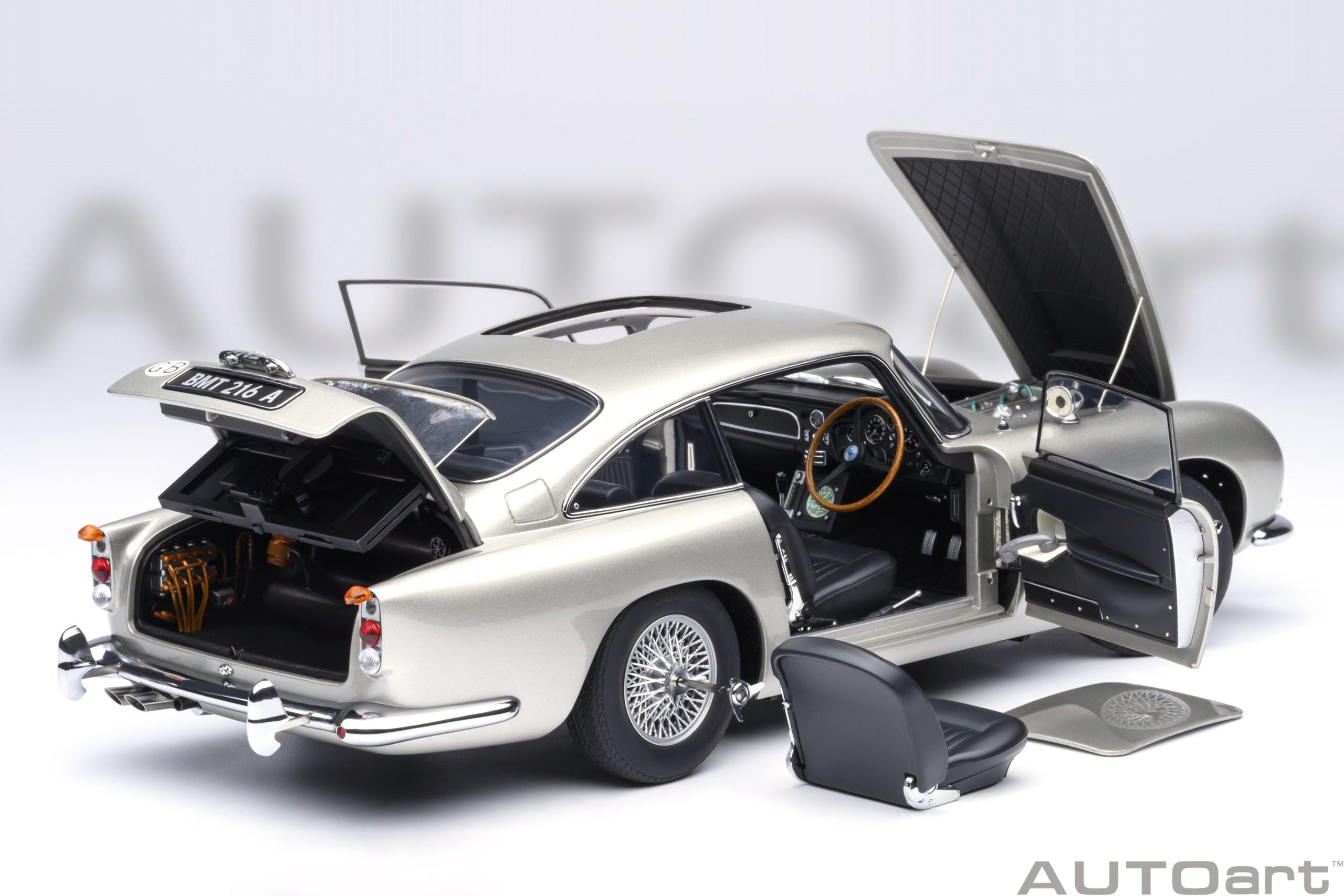 Aston Martin DB5 Goldfinger silver 1:18 AUTOart