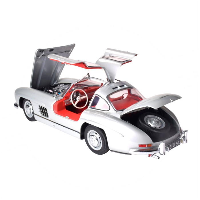 Mercedes 300 SL Gullwing silver 1:8 Ixo Models