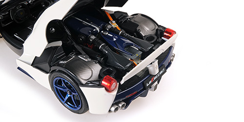 Ferrari LaFerrari white/blue 1:18 B.B.R.