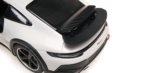 Porsche 911 Dakar 2022 grey 1:18 Minichamps 