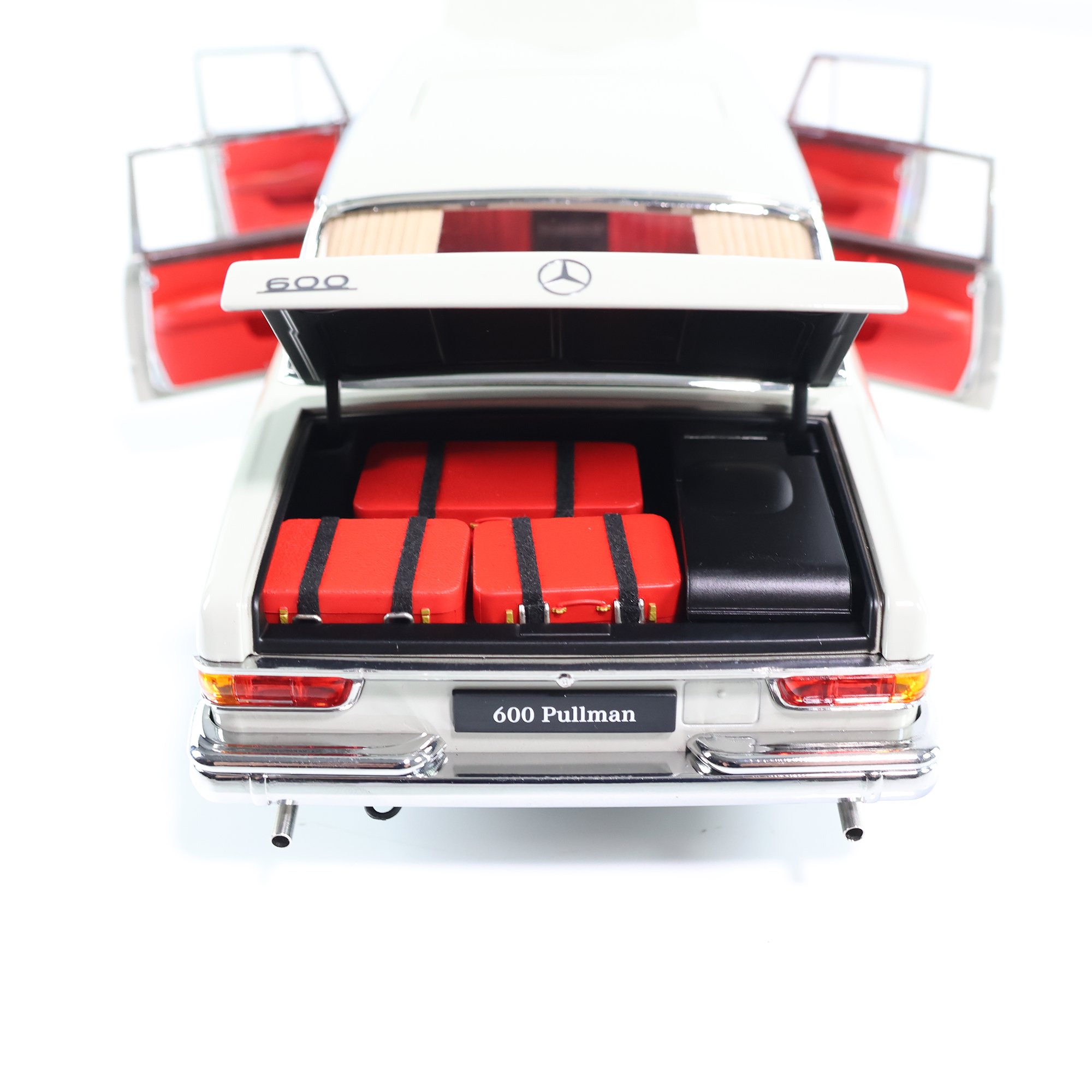 Mercedes-Benz 600 Pullman W 100 1963-1981 whitegrey 1:18 NZG