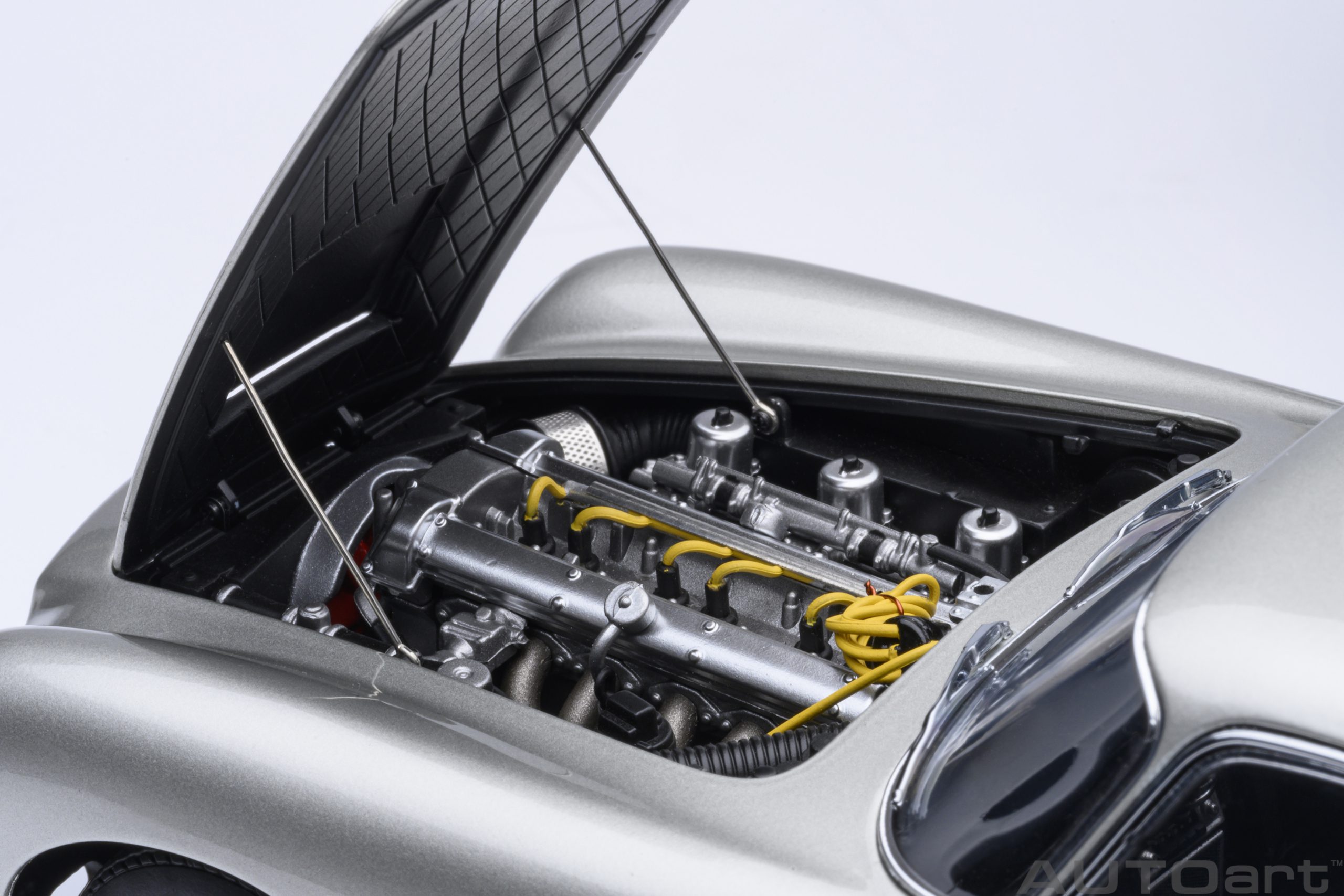 Aston Martin DB5 1964 silver 1:18 AUTOart