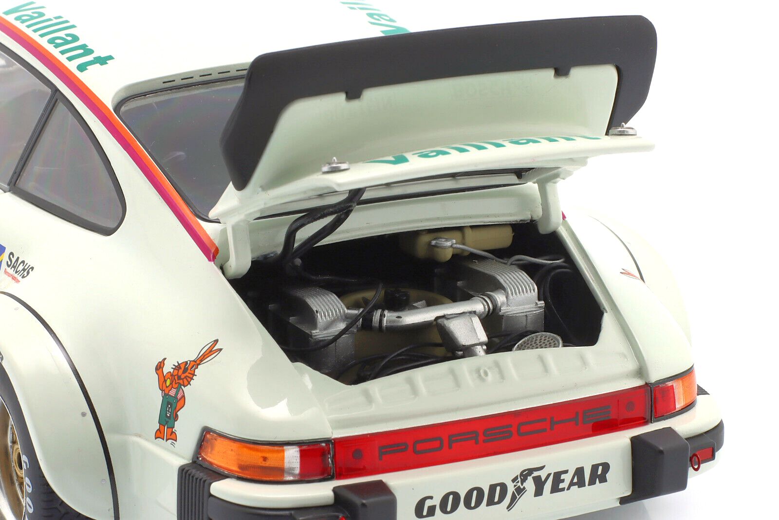 Porsche 934 RSR Vaillant #6 Wollek Norisring 1976 1:18 Schuco