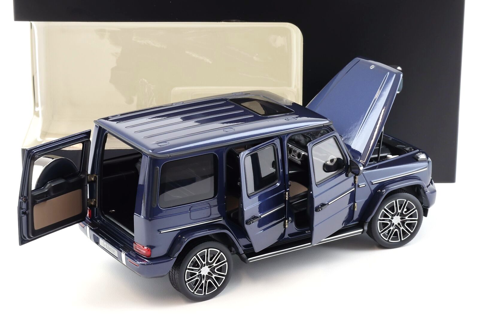 Mercedes-Benz G-Klasse AMG Line W465 sodalith blue 1:18 Norev