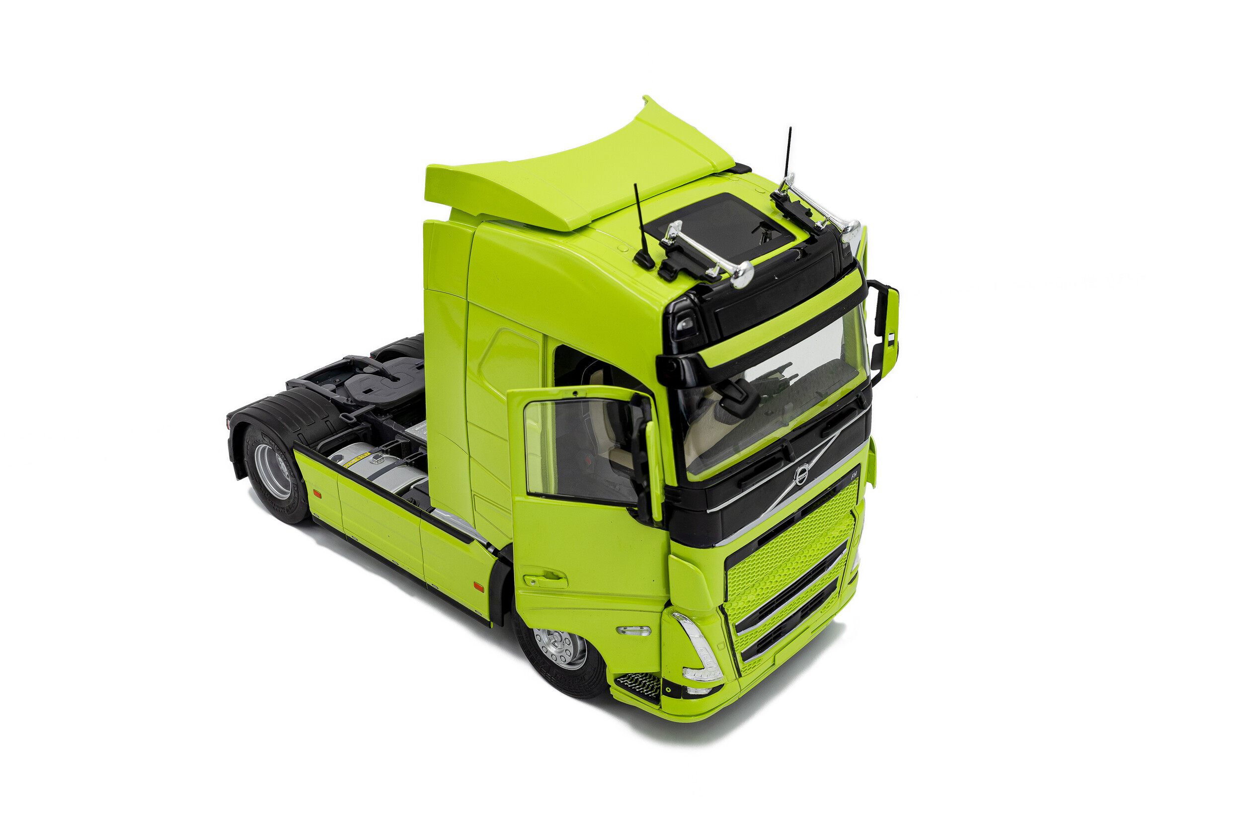 Volvo Trucks FH Globetrotter XL 2023 neon green 1:24 Solido
