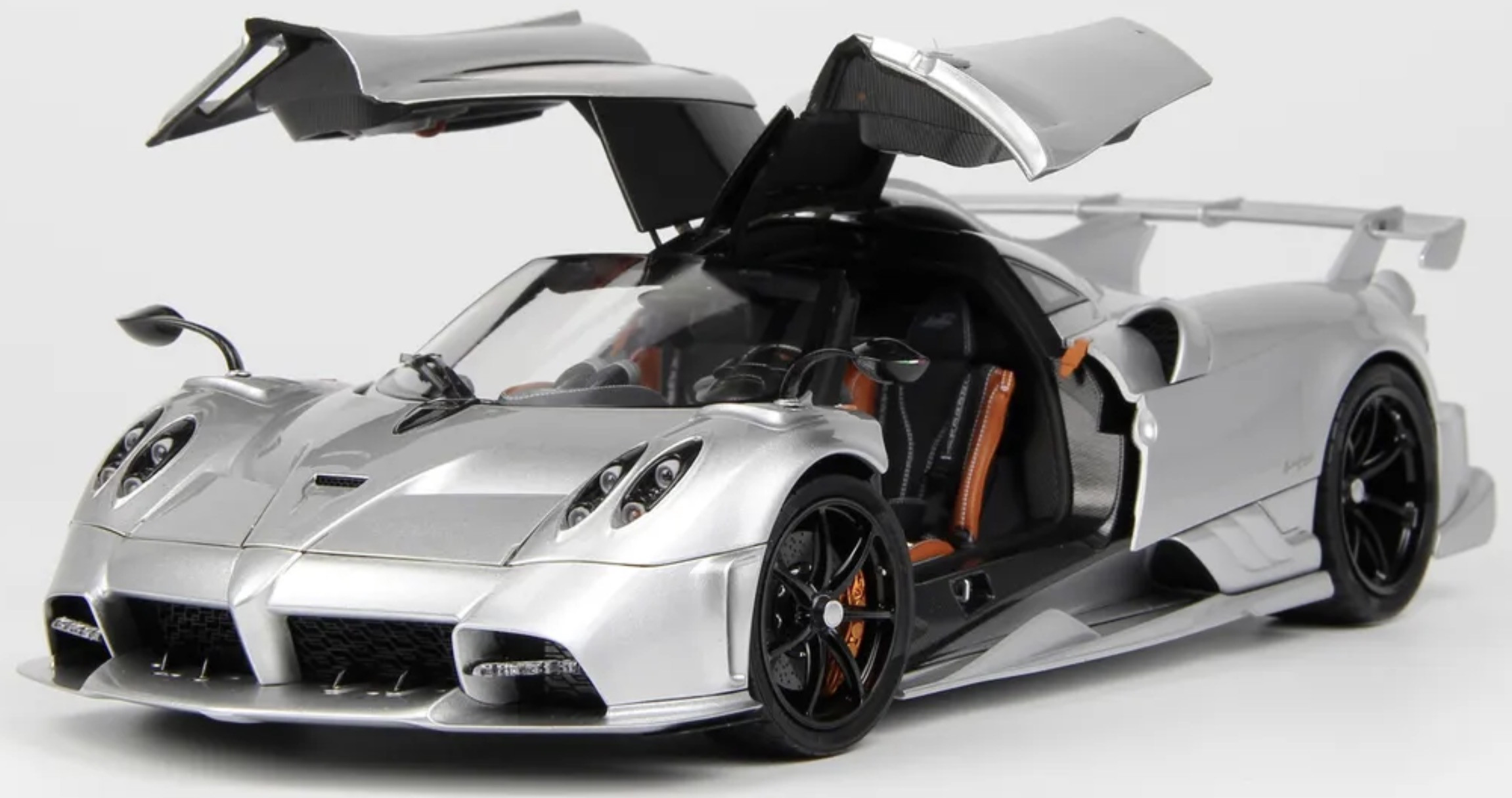 Pagani Imola Coupe silver 1:18 LCD Model