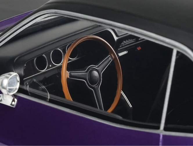 Dodge Challenger R/T 1970 plum crazy 1:12 OttOmobile