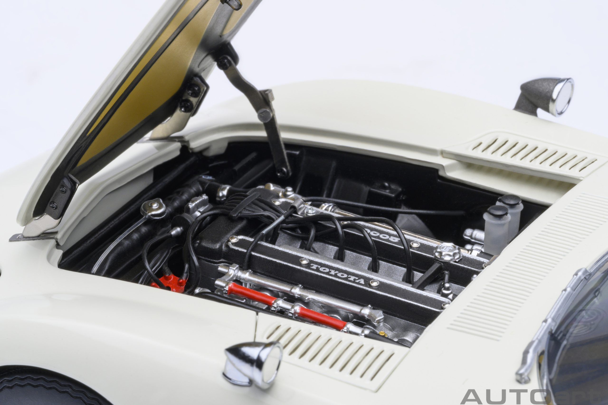 Toyota 2000GT 1967 white 1:18 AUTOart